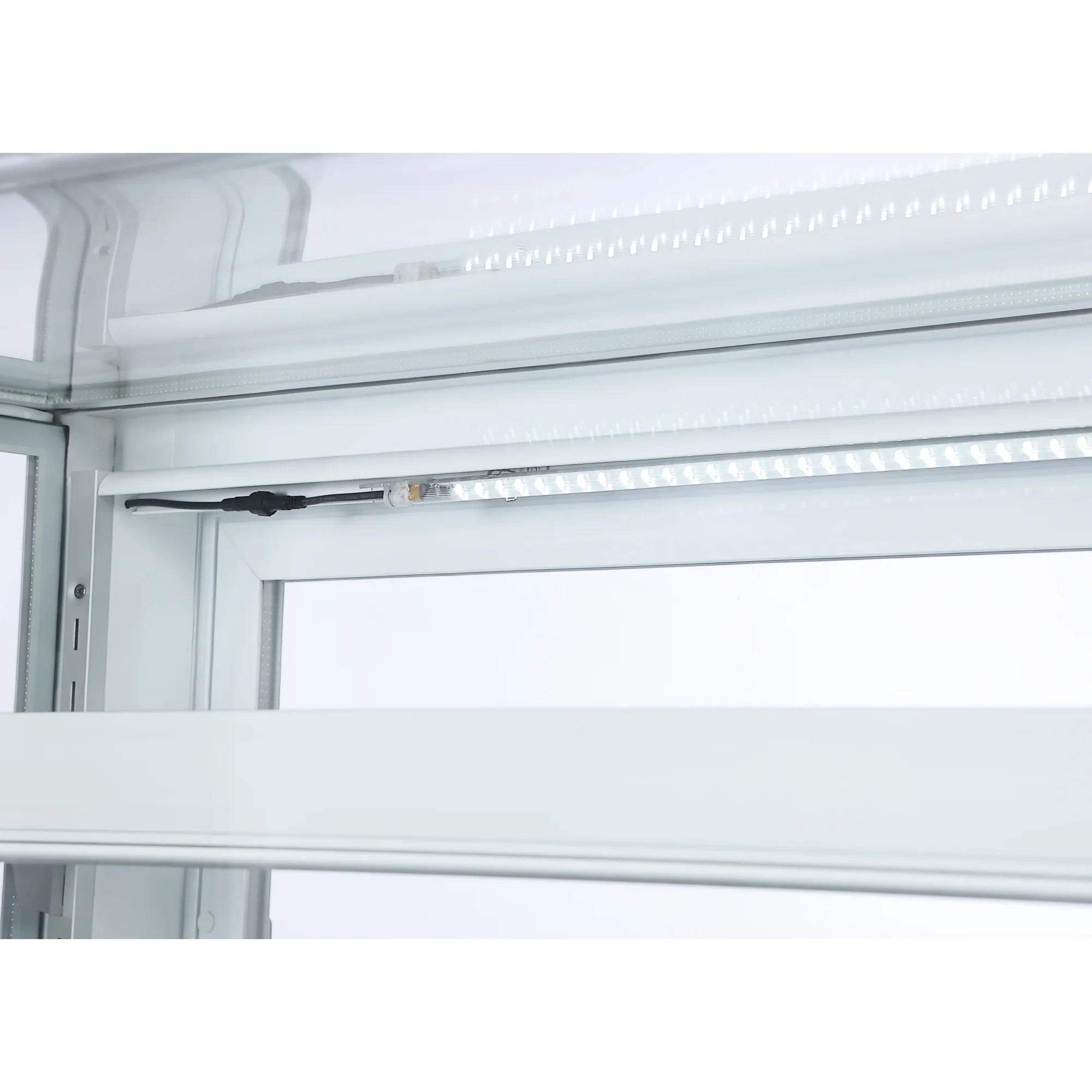 Koolmore KM-CDHF-17C | 60" Wide Refrigerated Bakery Display Case